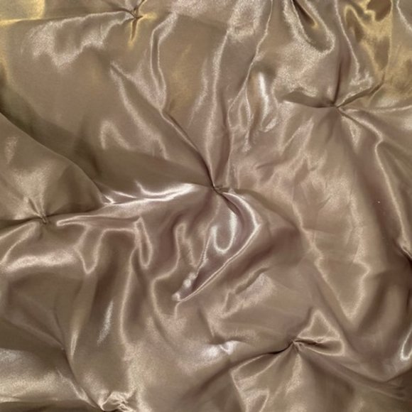 Grey satin-like pillow sham - Picture 3 of 6